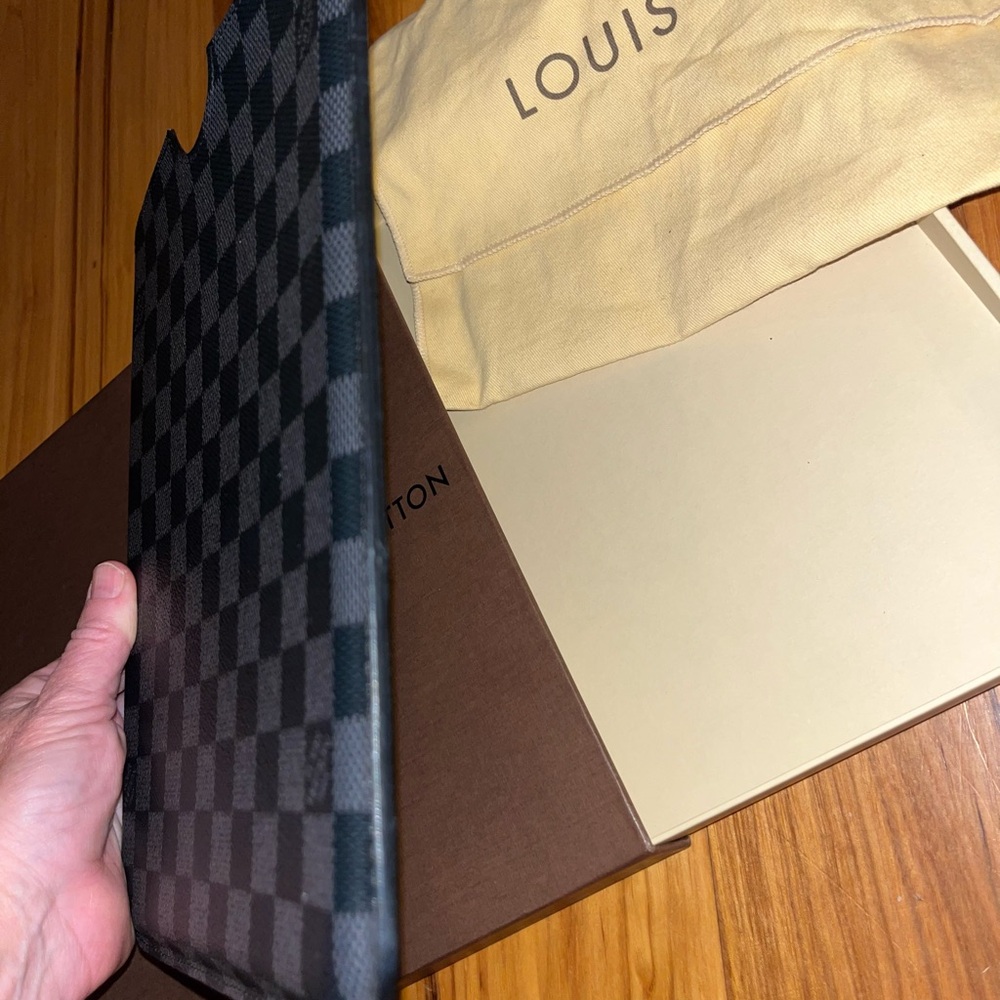 Louis Vuitton Damier Graphite IPad Case 🔥 - Picture 4 of 7